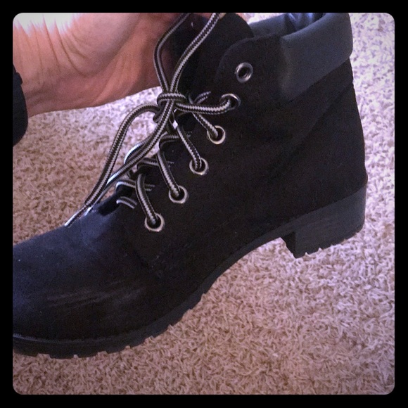 Soda Shoes - Black lace up booties